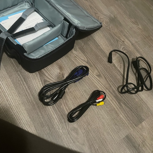 Vankyo Mini Projector - Picture 3 of 5